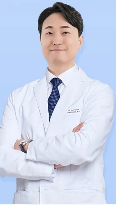 腕を組んだイム・チャンジン院長のプロフィール写真